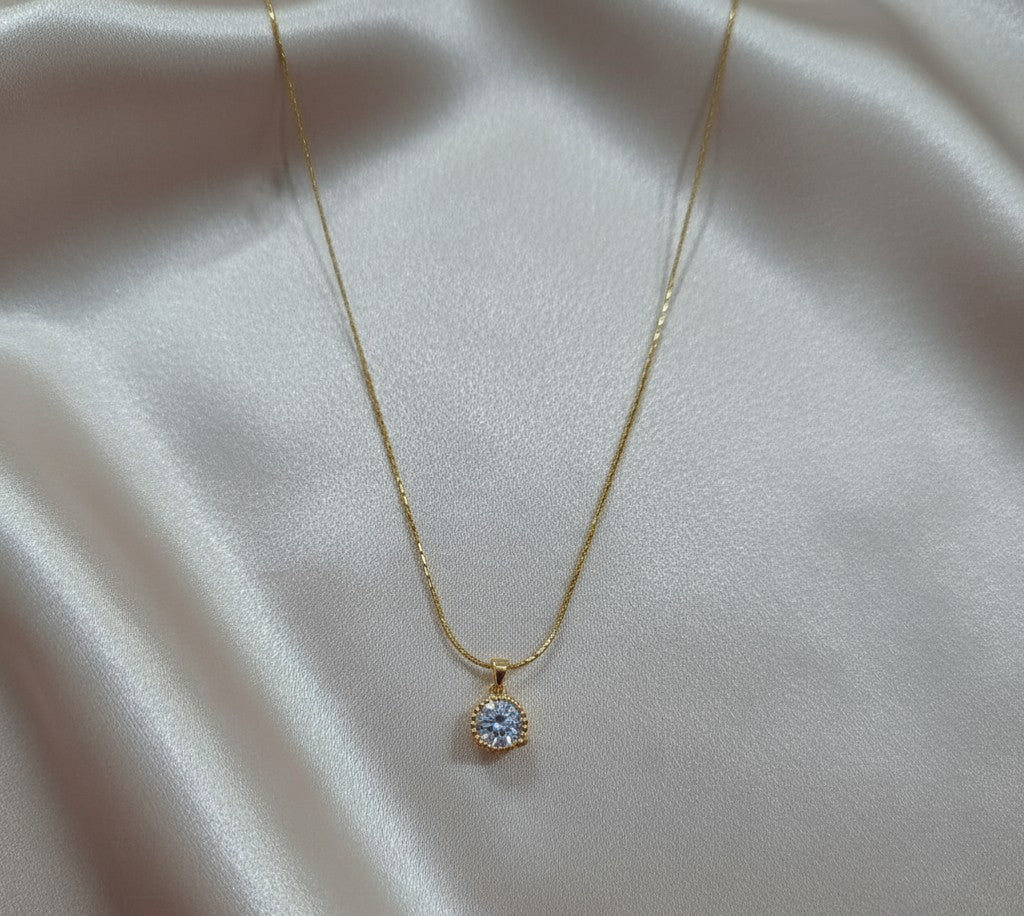 Luna Solitaire Chain