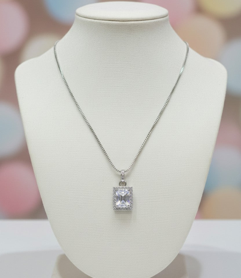 Scarlet Glow Chain (Square White)