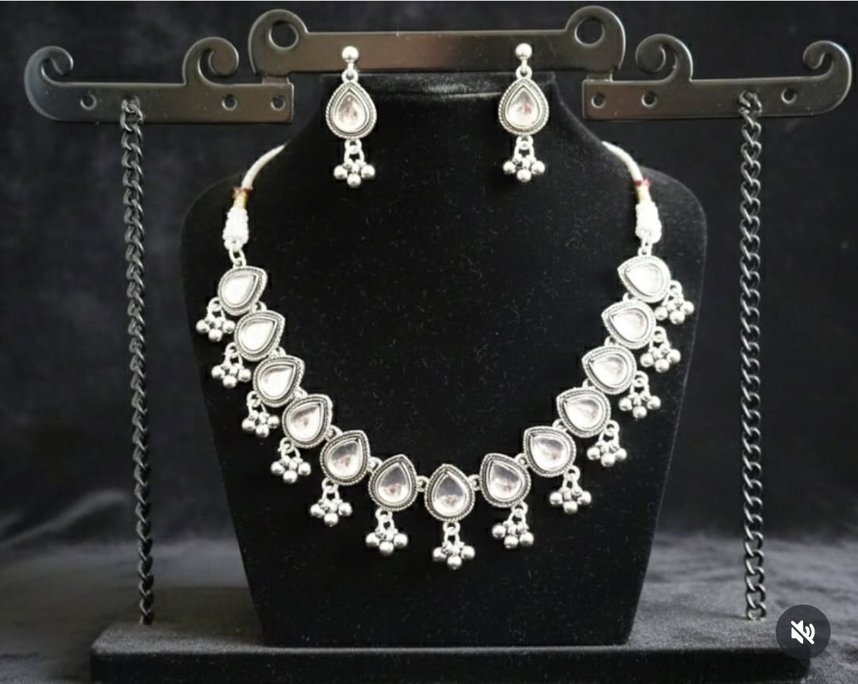 Teardrop Kundan-Style Oxidized Choker Set.