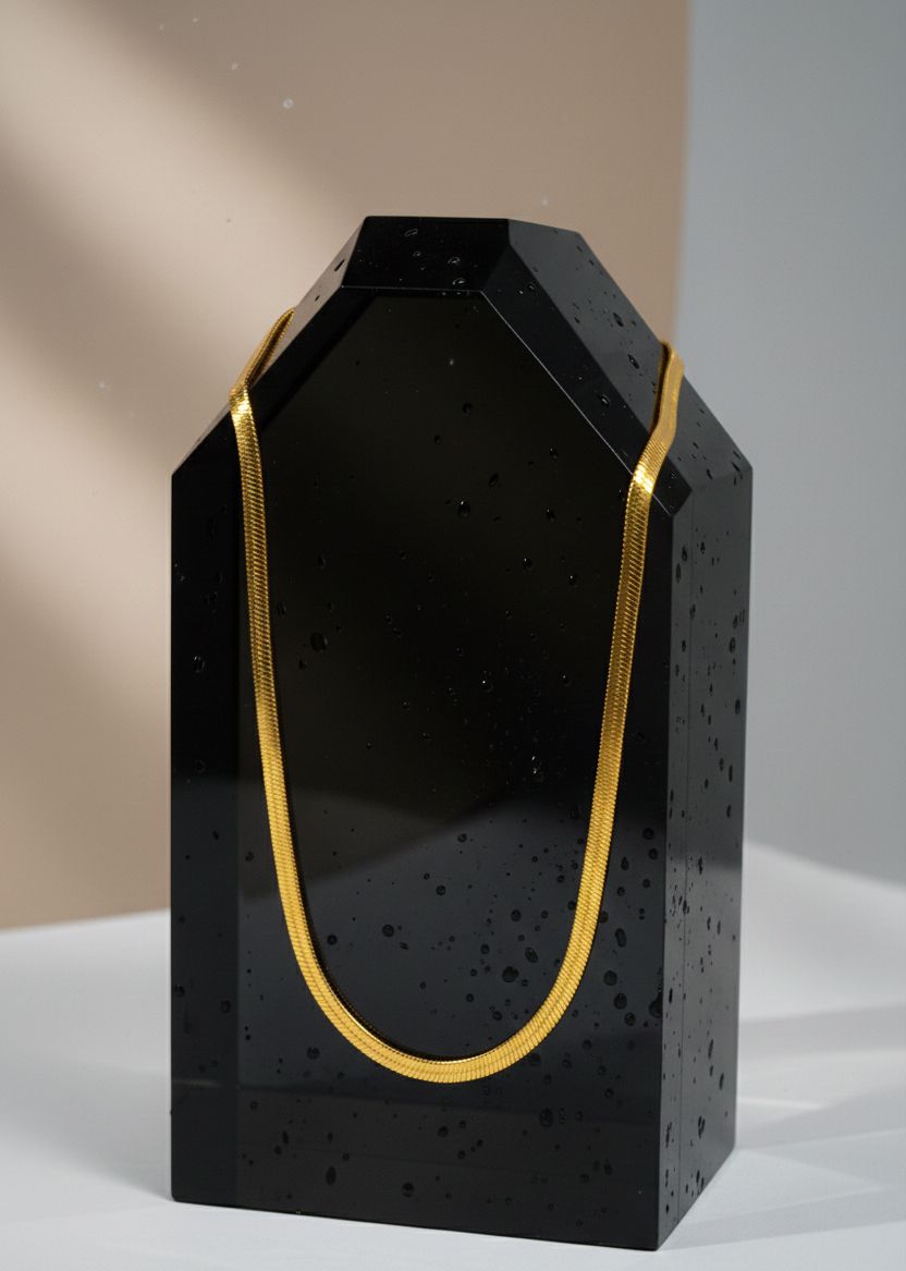 The Liquid Herringbone Chain