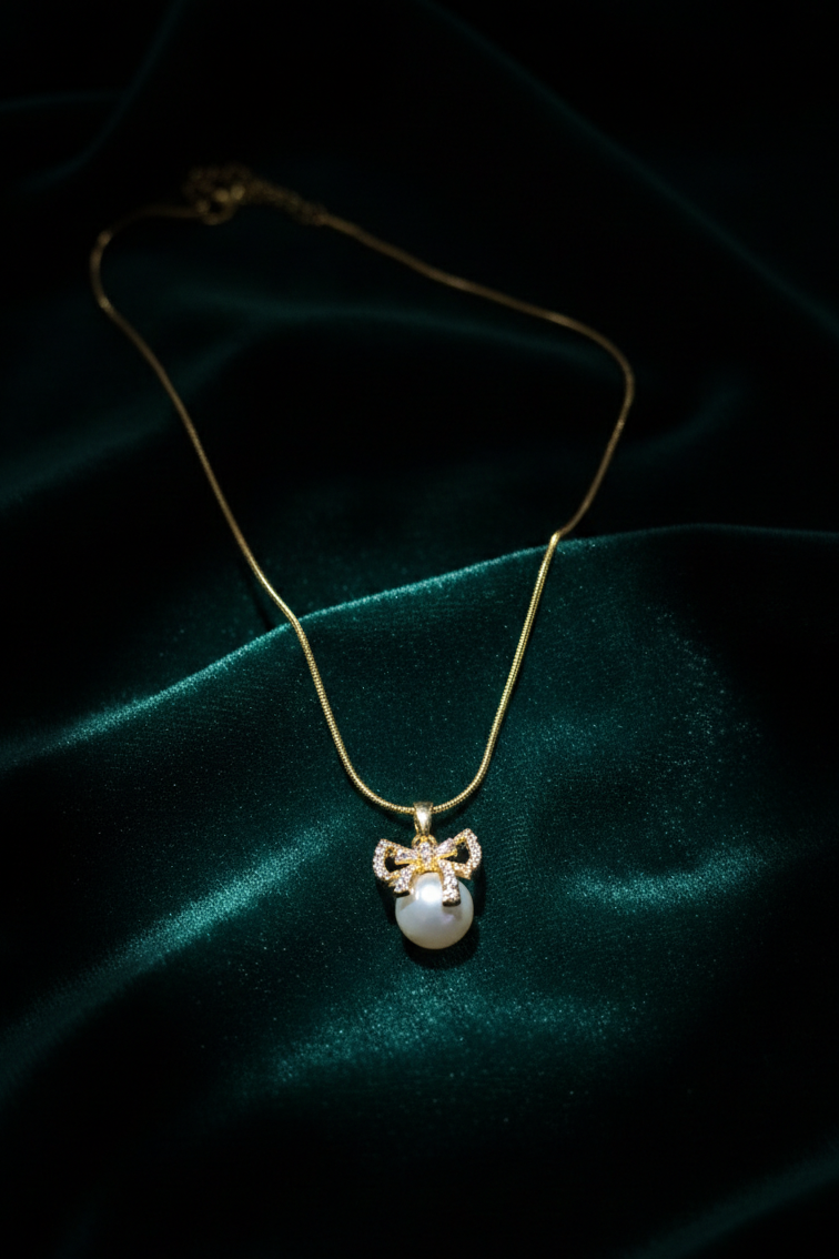 The Bow & Pearl Drop